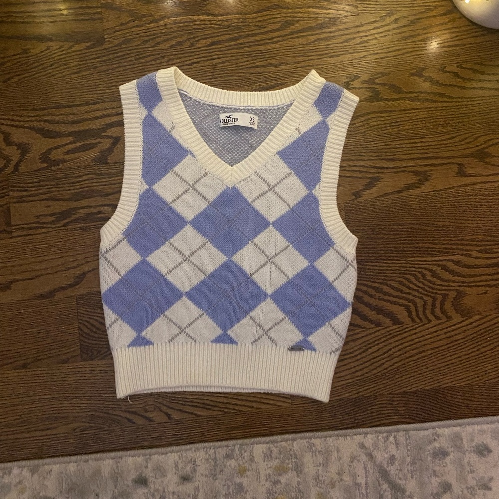 Hollister Women's V-Neck Cropped Argyle Sweater Vest